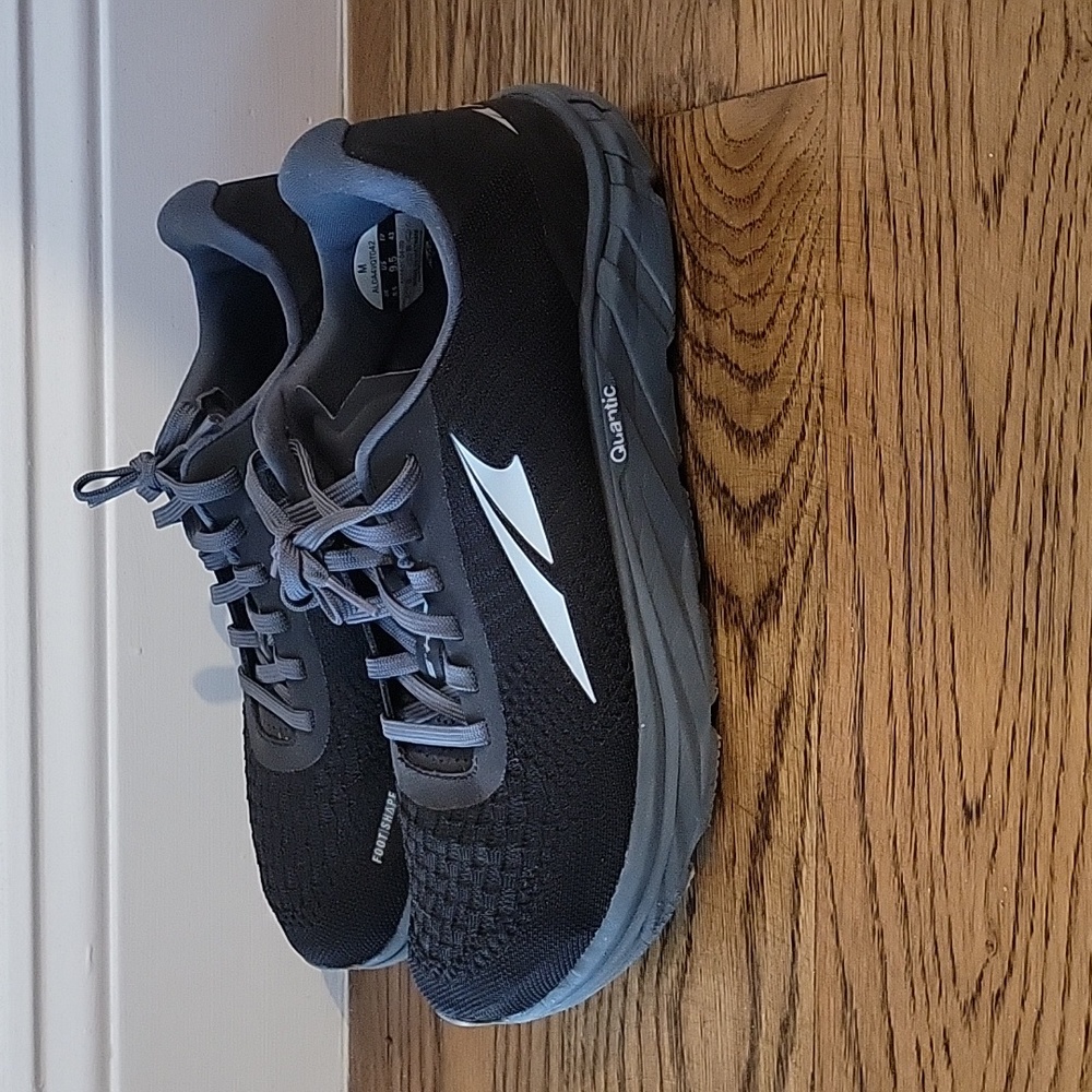 Altra Escalante running shoes sz 9.5